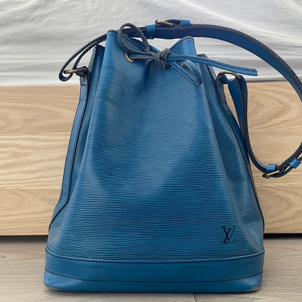 Authentic Louis Vuitton Neo bucket bag